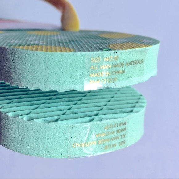 3/$15 LEMONS Flip Flops Sandals Yellow Medium Size 7 Women’s NEW - Picture 5 of 15